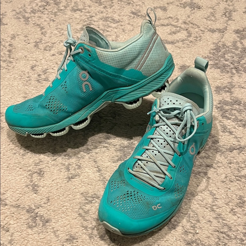 On Running Women's Turquoise Running Shoes size 8.5